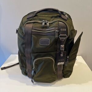 Tumu Men’s large Backpack in green